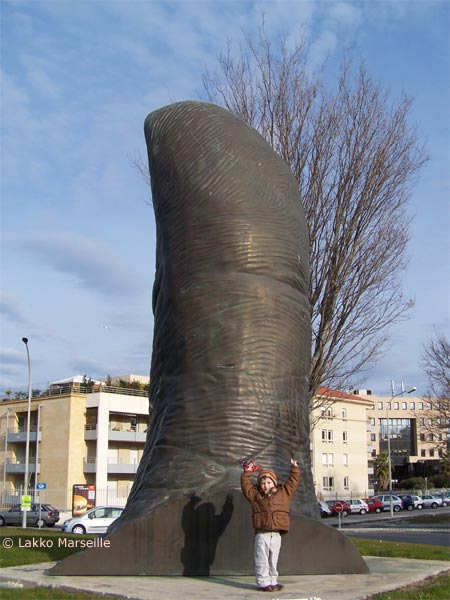 photo du Pouce sculpture monumentale de César
