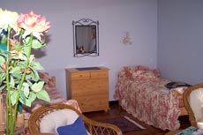 chambre 2 lits et coin salon