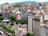 vue depuis la terrasse : le Chapitre et les Mobiles en haut de la Canebire
