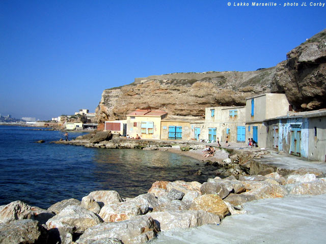 cabanons au bord de la mer