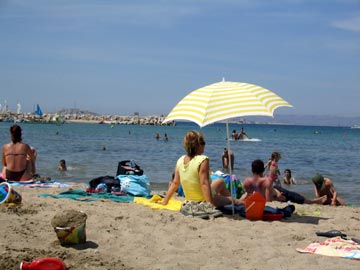 plage et parasol  photo JL Corby